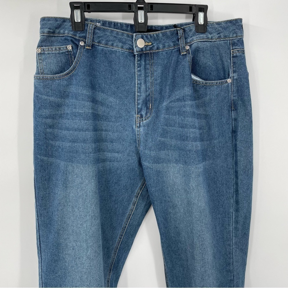 NEW! Pretty Little Thing Bum Rip Jeans - Picture 3 of 15